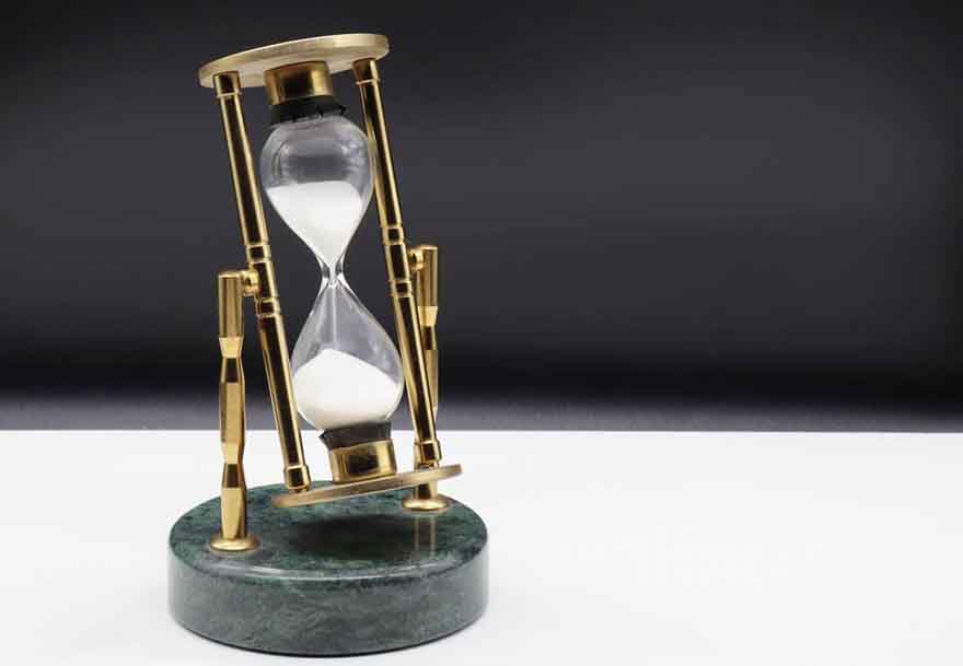 hourglass representing delayed rewards